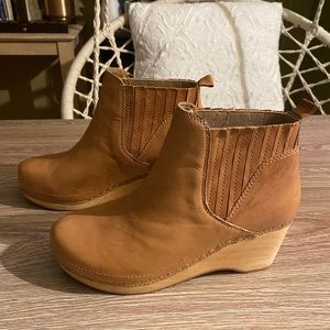 KELSI DAGGER CLOG BOOTIES
